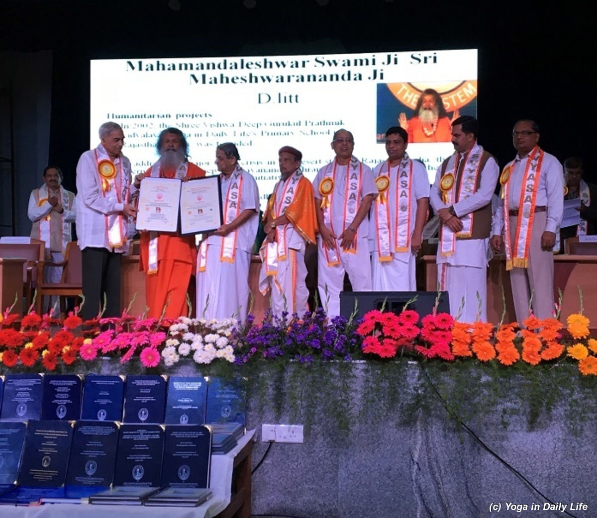 Vishwaguruji awarded Doctorate